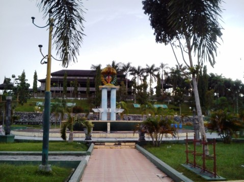 Lapangan Tugu (Alun-alunnya Pangkalan Bun)
